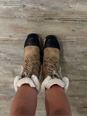 Baffin – Tan Suede Winter Boots with Faux Fur Trim
Brand: Baffin (Polar Proven)